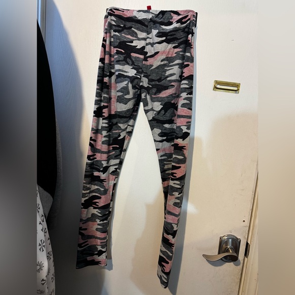 Hot kiss pink camo leggings - Picture 2 of 2
